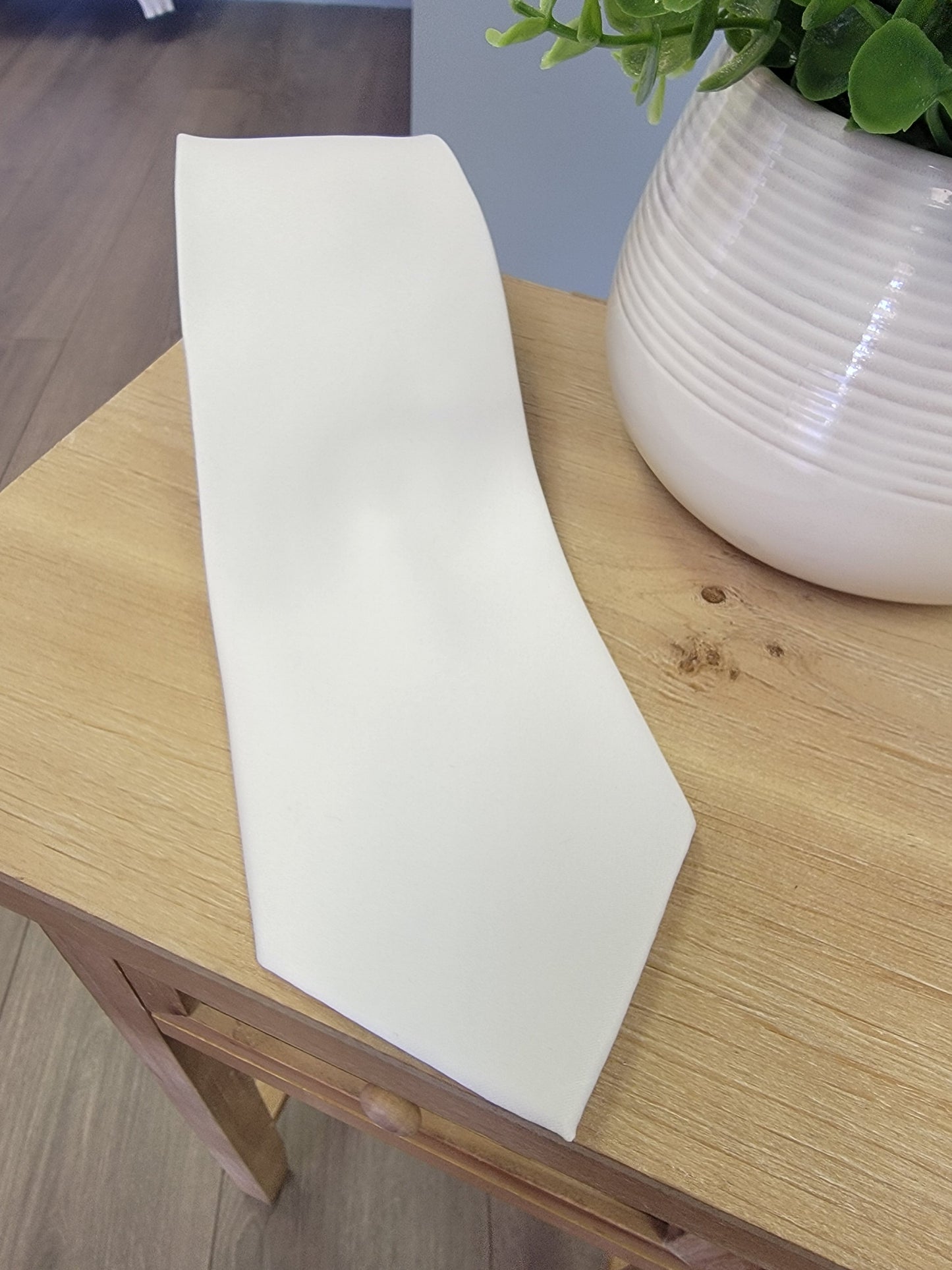 White Temple Tie - Plain