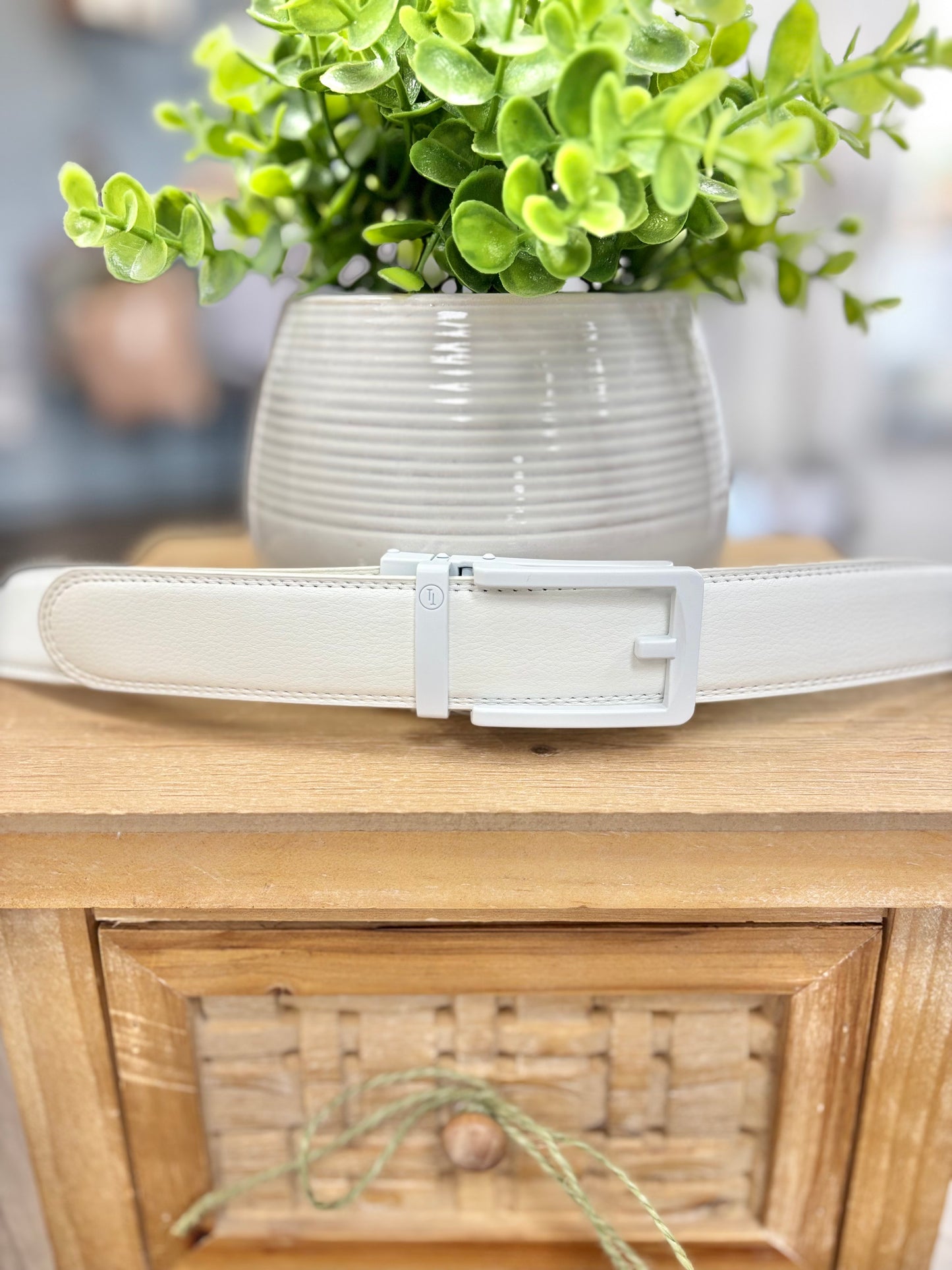 Ratchet belt-Traditional buckle in White
