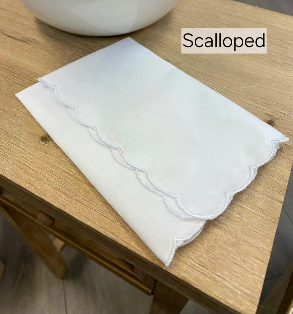 hankie with scalloped edge
