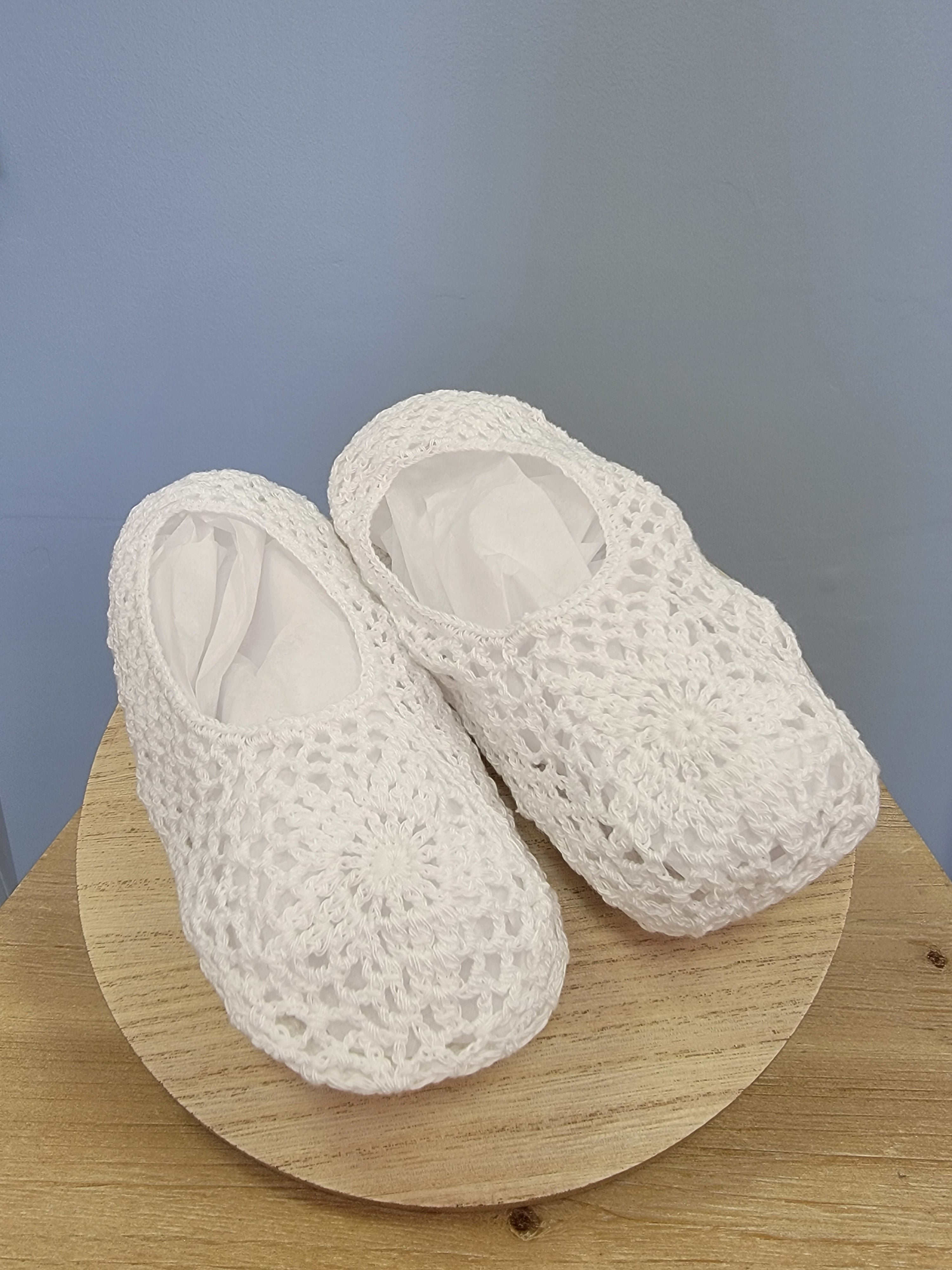 White baby outlet slippers