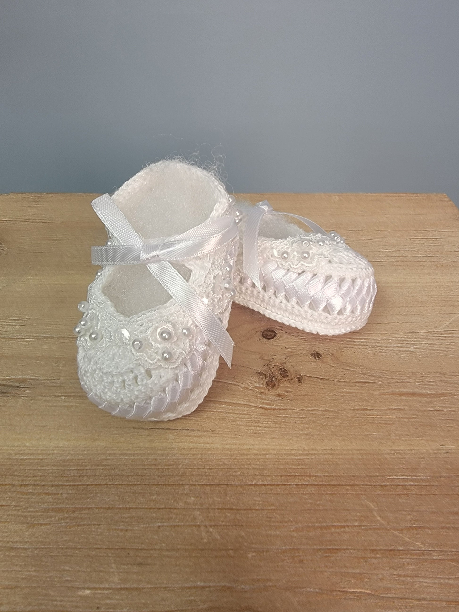 aborre bleg menu Pearl Ribbon Shoe Christening Shoes – Dressed in White